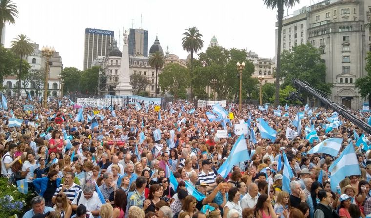 FOTO: Despedida de Mauricio Macri en Plaza de Mayo.