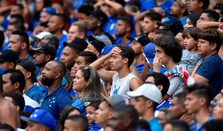 FOTO: Cruzeiro perdió y descendió por primera vez.