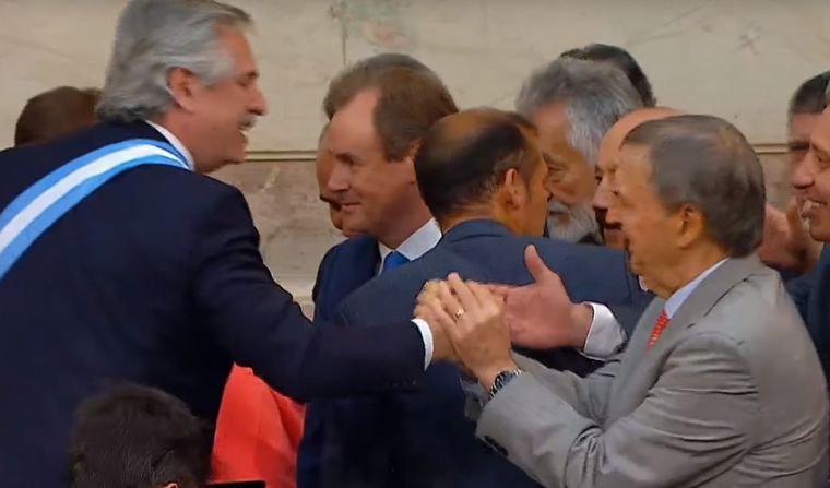 Schiaretti saluda a Alberto Fernandez.