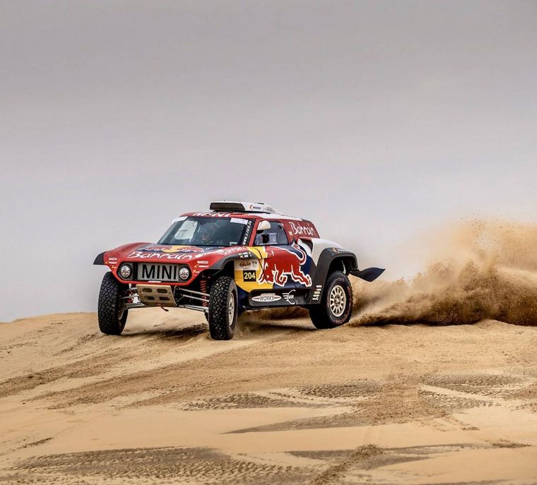 FOTO: Al Rajhi con la Toyota Hilux venció en la última del campeonato árabe