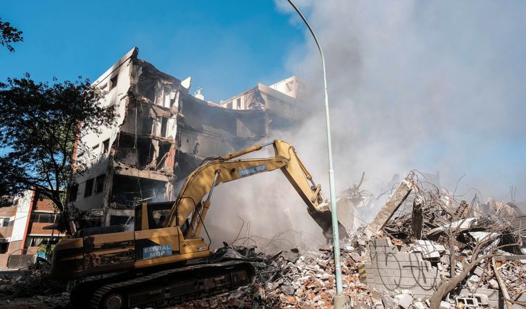 Investigan si el incendio en la distribuidora de Mar del Plata fue intencional.