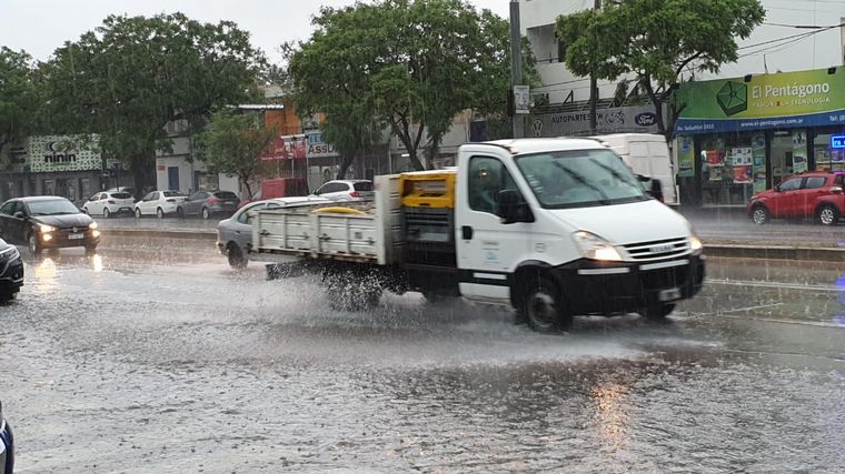 Una intensa lluvia en la ciudad de Córdoba.