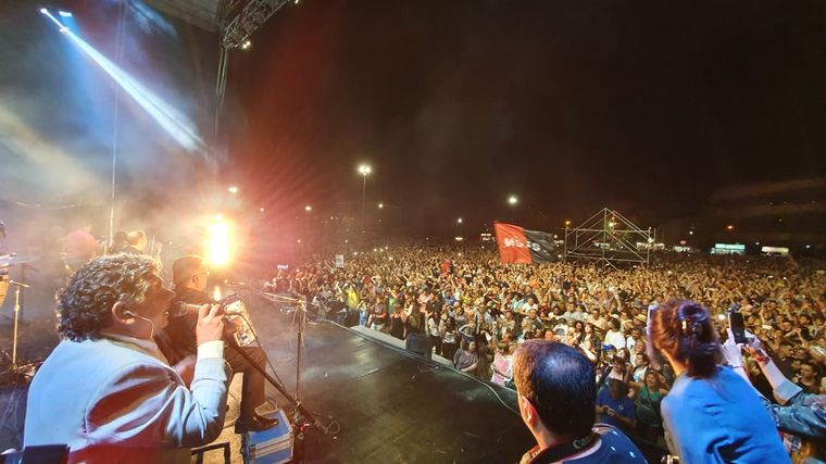 FOTO: El público disfrutó del show de Los Palmeras en Carlos Paz