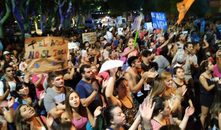 Mendocinos marchan contra las modificaciones a la ley minera