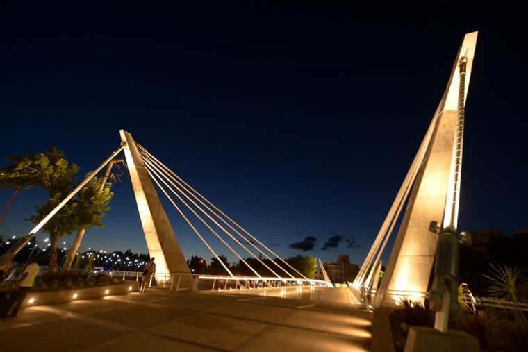 Inauguran el puente peatonal en Carlos Paz.