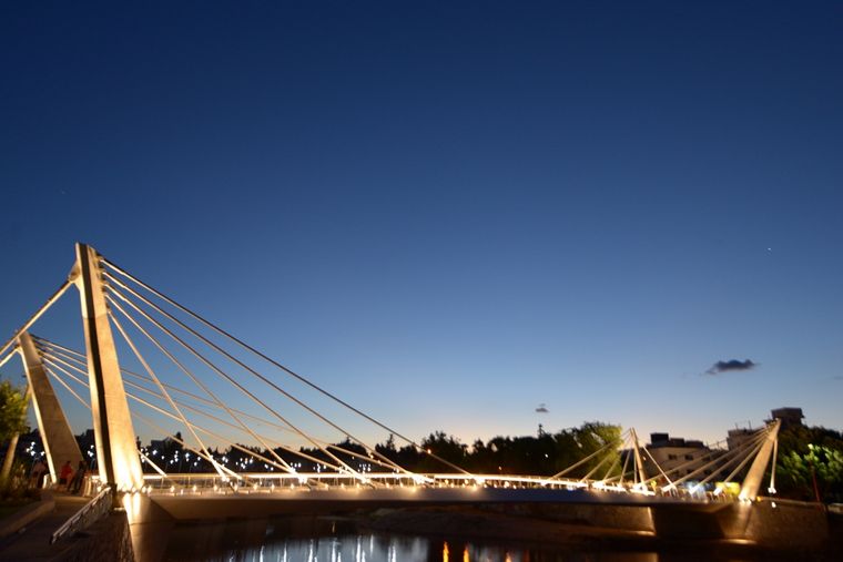 Inauguran el puente peatonal en Carlos Paz.