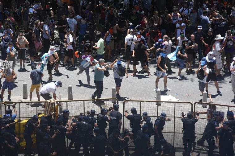 Incidentes en la marcha por las reformas a la ley minera.