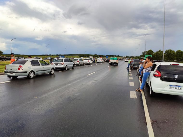 Autos varados en Ruta 9 Norte.