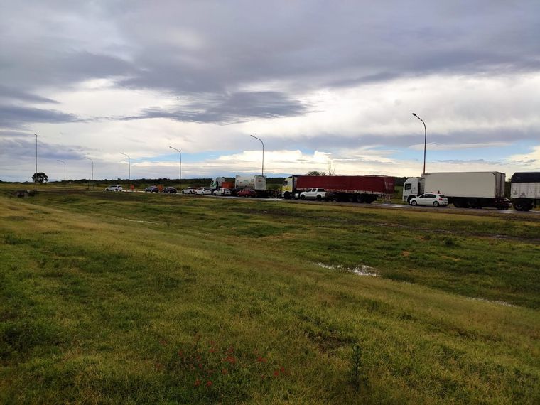 Autos varados en Ruta 9 Norte.