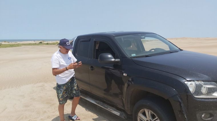 Orlando Morales recorrió las dunas de Villa Gesell.
