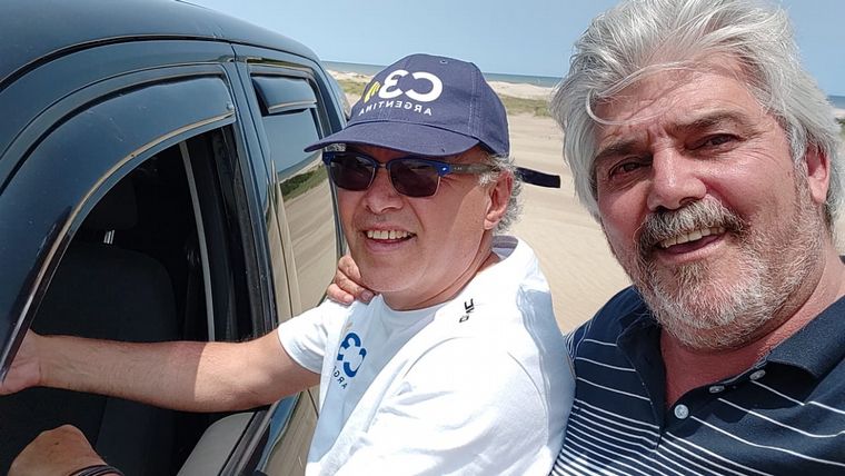 Orlando Morales recorrió las dunas de Villa Gesell.