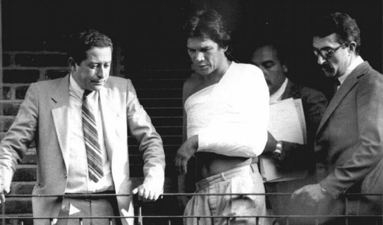 Monzón en el balcón donde mató a su esposa.