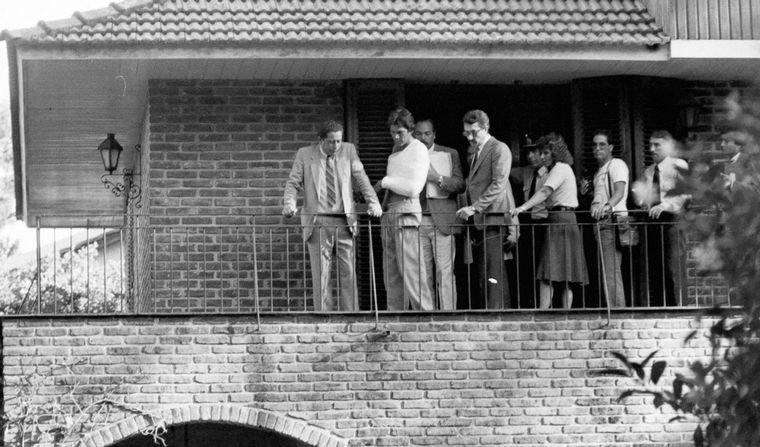 Monzón en el balcón donde mató a su esposa.