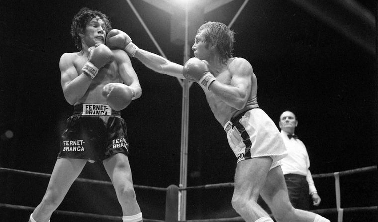 Monzón fue campeón mundial de la categoría mediano entre los años 1970 y 1977.