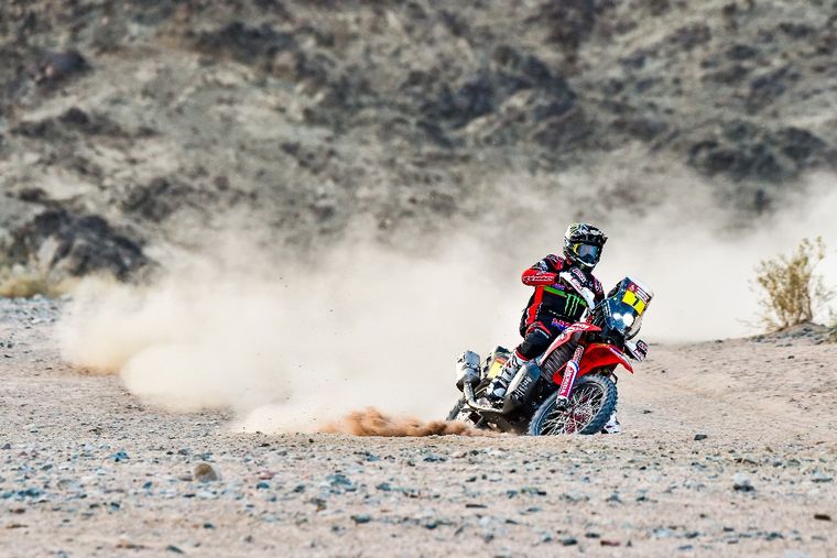 FOTO: El chileno Nacho Cornejo ganó su primera etapa en un Dakar