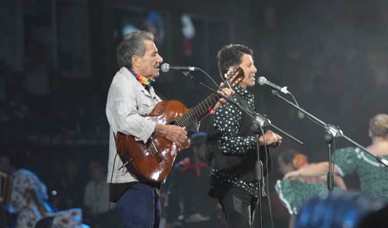 Cuti y Roberto Carabajal, en la previa del Festival de Jesús María.