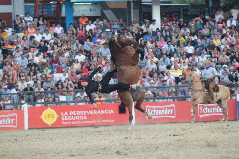 Continúa el Campeonato Nacional e Internacional de Jineteada