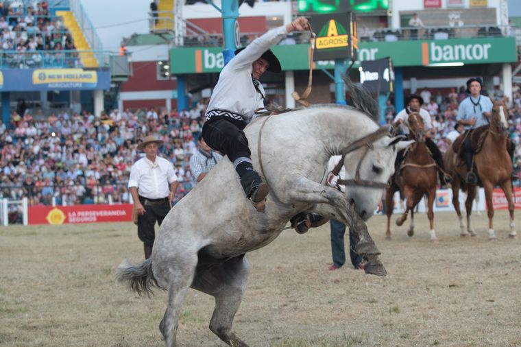 Continúa el Campeonato Nacional e Internacional de Jineteada
