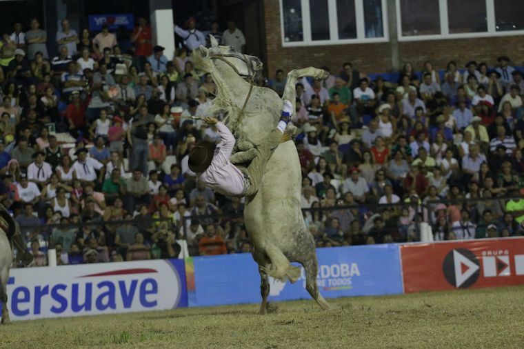 Los jinetes se lucieron fieramente en los palenques.