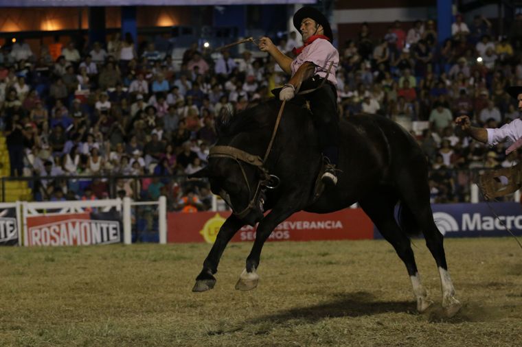 Los jinetes se lucieron fieramente en los palenques.