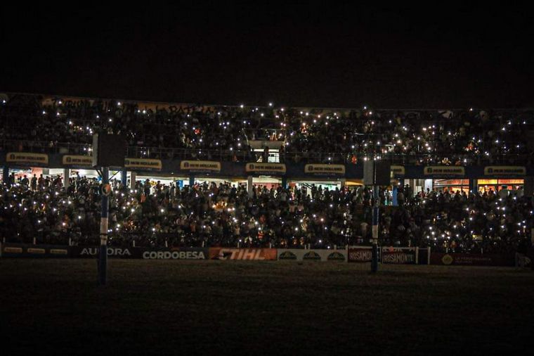 Las luces coronaron la cuarta noche de color y coraje.