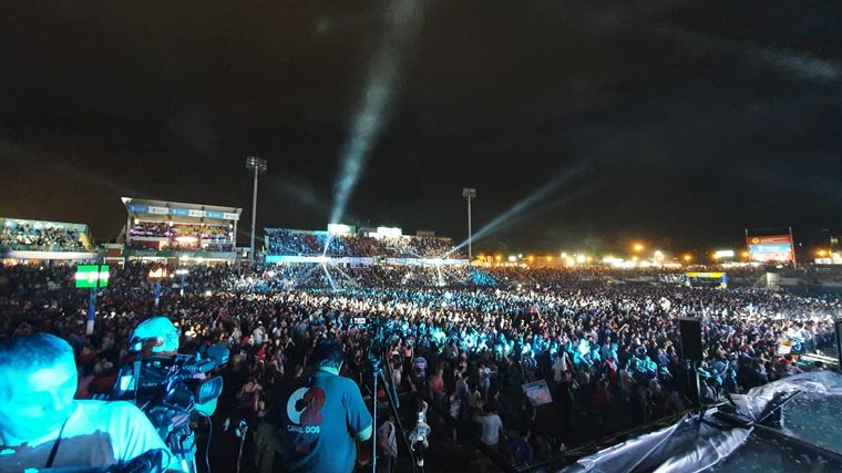 El clásico de los lunes hizo bailar a 18 mil almas a puro carnaval.