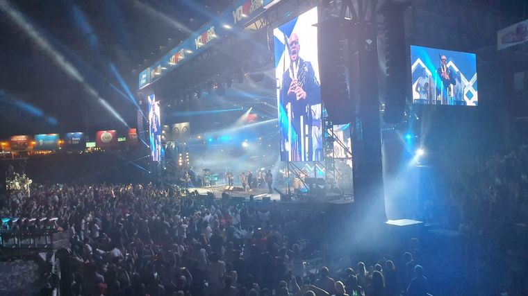 El clásico de los lunes hizo bailar a 18 mil almas a puro carnaval.