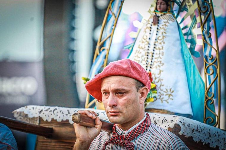 La quinta jornada inició con un responso en honor al jinete fallecido.