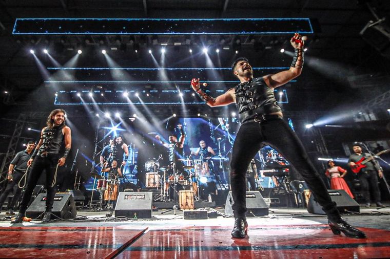 Los Umbides llevaron la energía de sus tambores al escenario Martín Fierro.