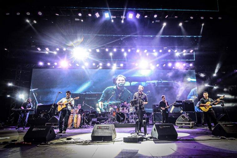 Los Ammán hicieron gala de la mistura de folclore y rock nacional.