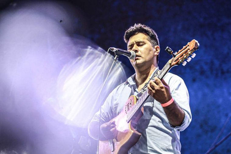 Los Ammán hicieron gala de la mistura de folclore y rock nacional.