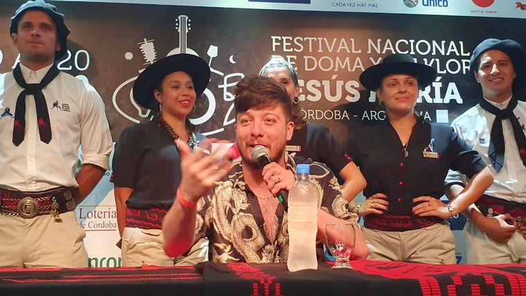 Damián Córdoba en la conferencia de prensa del Jesús María.