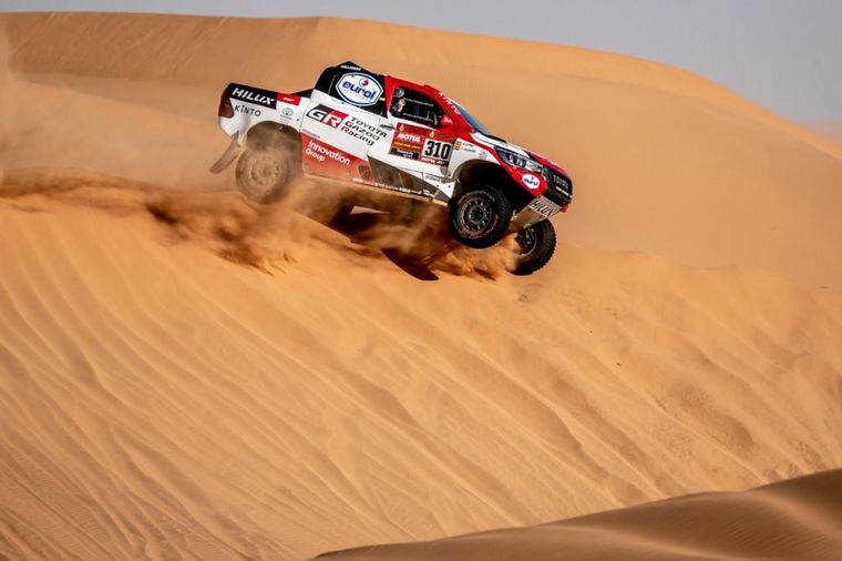 FOTO: Alonso en las dunas de Arabia