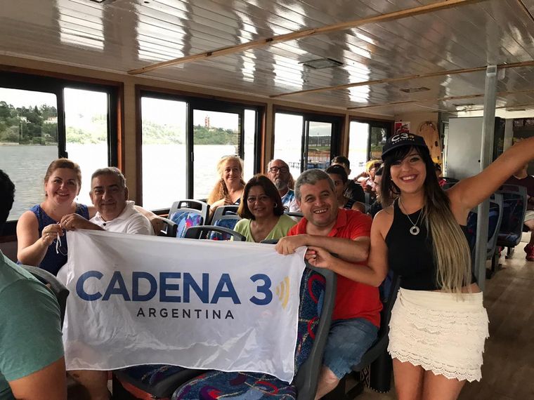 Euge Iérmoli recorrió las aguas del San Roque en catamarán.