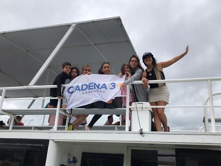 Euge Iérmoli recorrió las aguas del San Roque en catamarán.