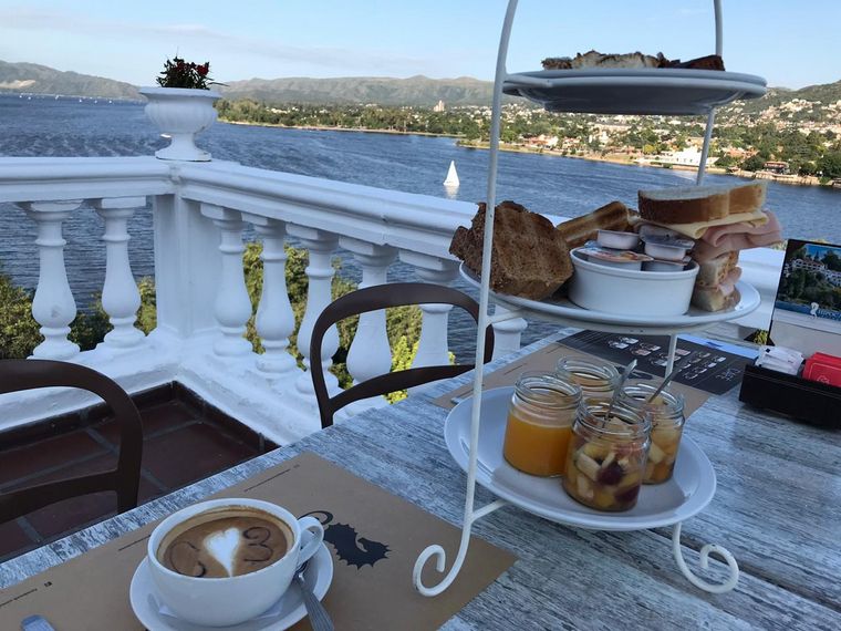 Una merienda con una panorámica de Carlos Paz: Hipocampus