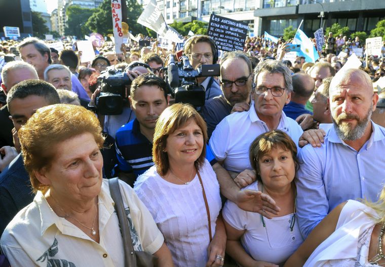 Dirigentes opositores en el acto por NIsman.