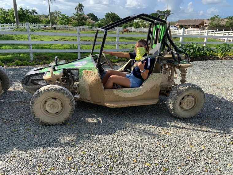 Mica Rodríguez manejó un Boggy en República Dominicana.