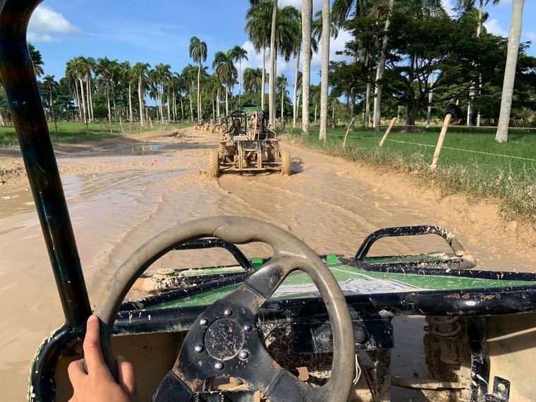 Mica Rodríguez manejó un Boggy en República Dominicana.