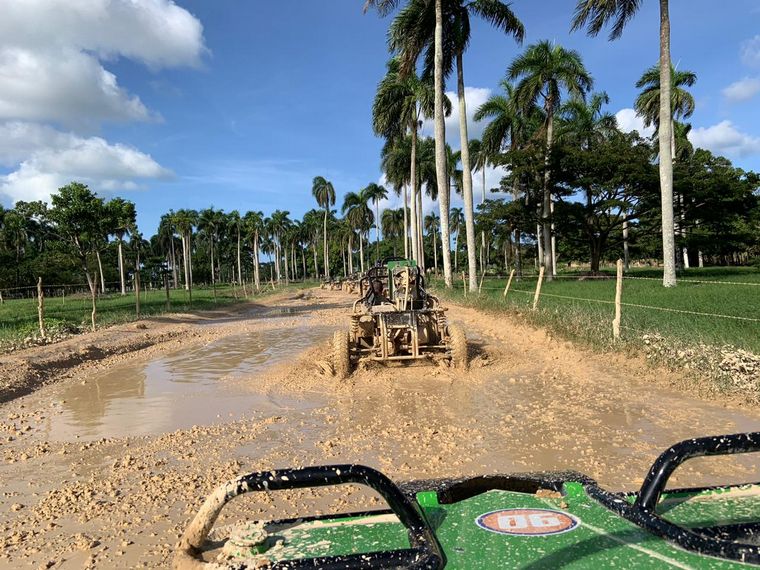 Mica Rodríguez manejó un Boggy en República Dominicana.