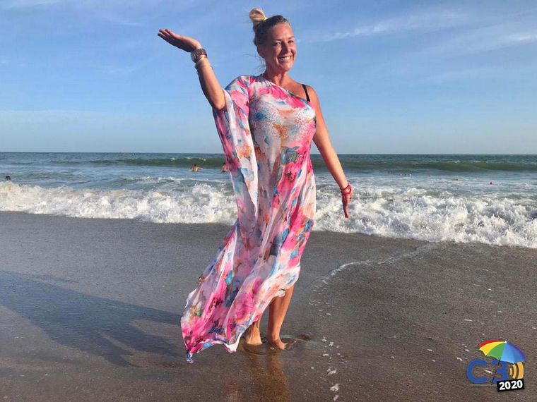 Celeste en parador Puma