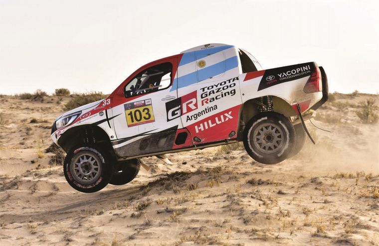 El campeón CANAV 2019, Juan Cruz Yacopini y su Hilux del Dakar estarán presentes
