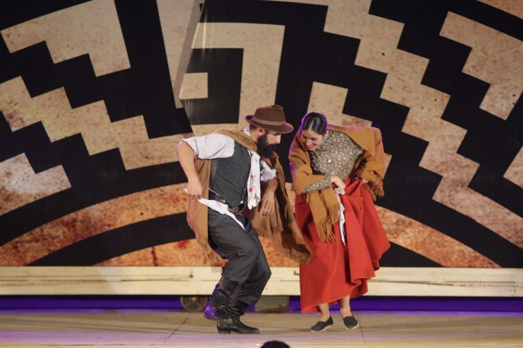 FOTO: Calvet/Gomina, pareja de baile tradicional ganadora del Pre Cosquín 2020