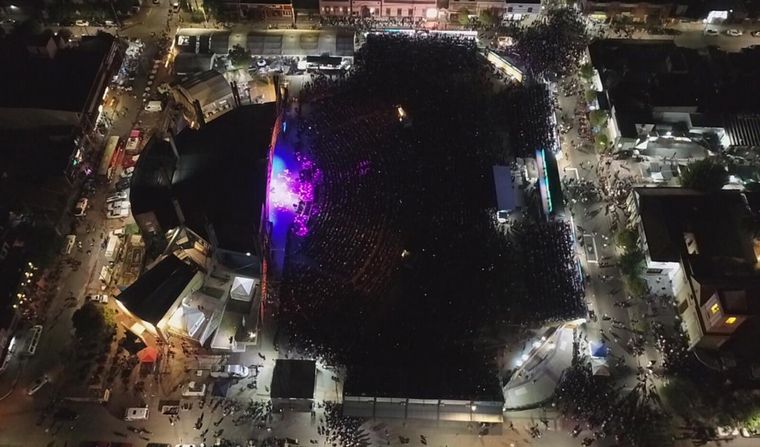 FOTO: Noche récord del Cosquín: se agotaron las entradas
