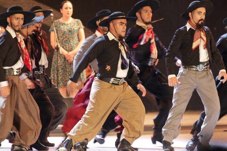 Postales de la octava noche coscoína.