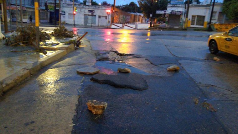 La tormenta en Córdoba provocó inundaciones de calles y evacuados.