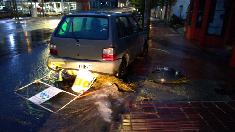 FOTO: La tormenta en Córdoba provocó inundaciones de calles y evacuados.