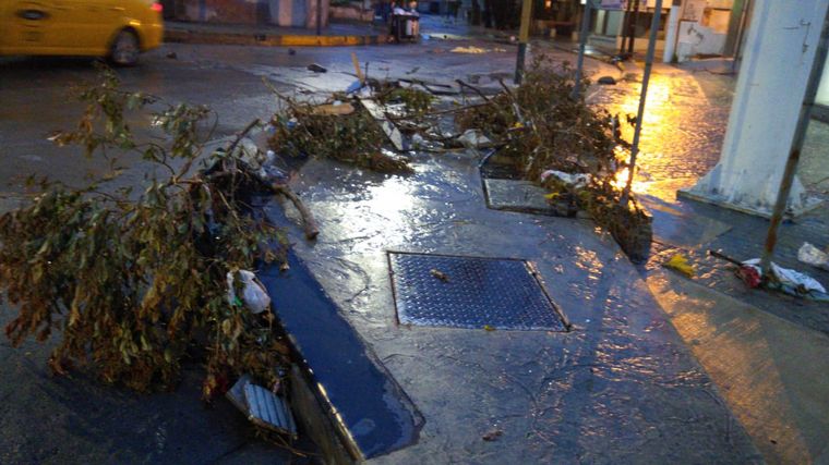 FOTO: La tormenta en Córdoba provocó inundaciones de calles y evacuados.
