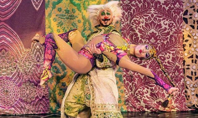 Un payaso le pidió casamiento a su novia en pleno show