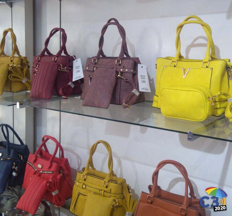 Set de cartera, billetera y bolso de mujer desde 20 dólares.